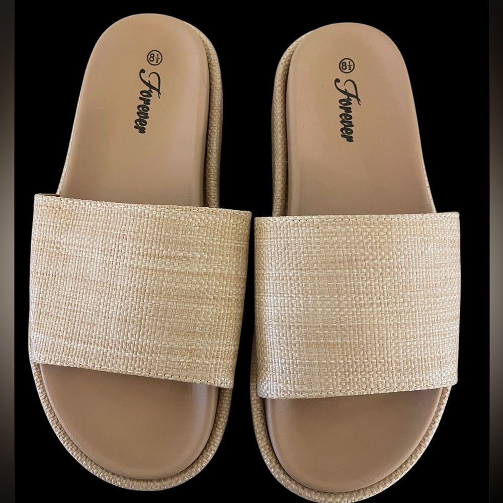 Forever Women's Tan Slide Sandals Size 8.5